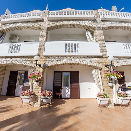 Hotel Tony Паг Экстерьер фото