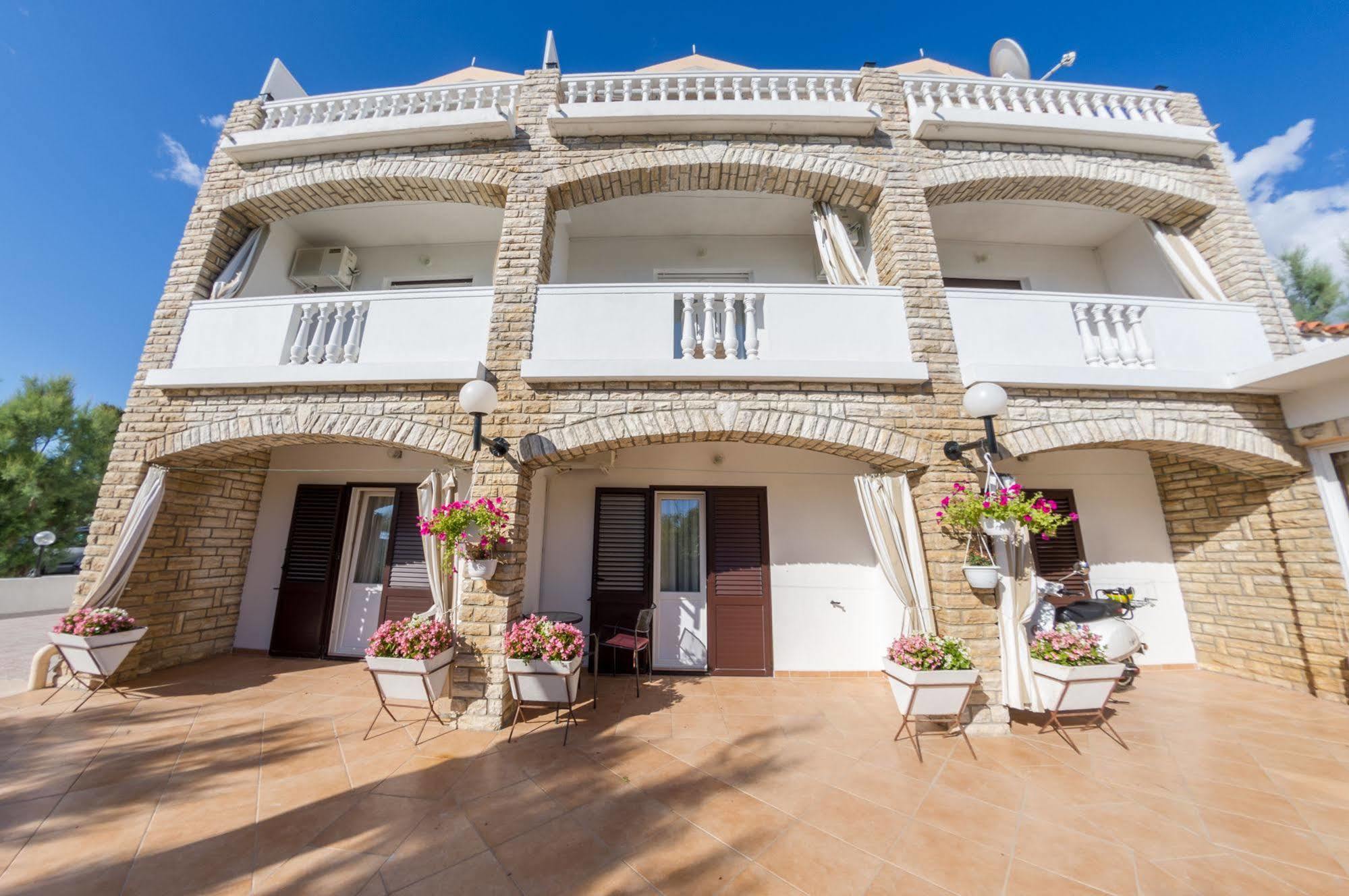 Hotel Tony Паг Экстерьер фото
