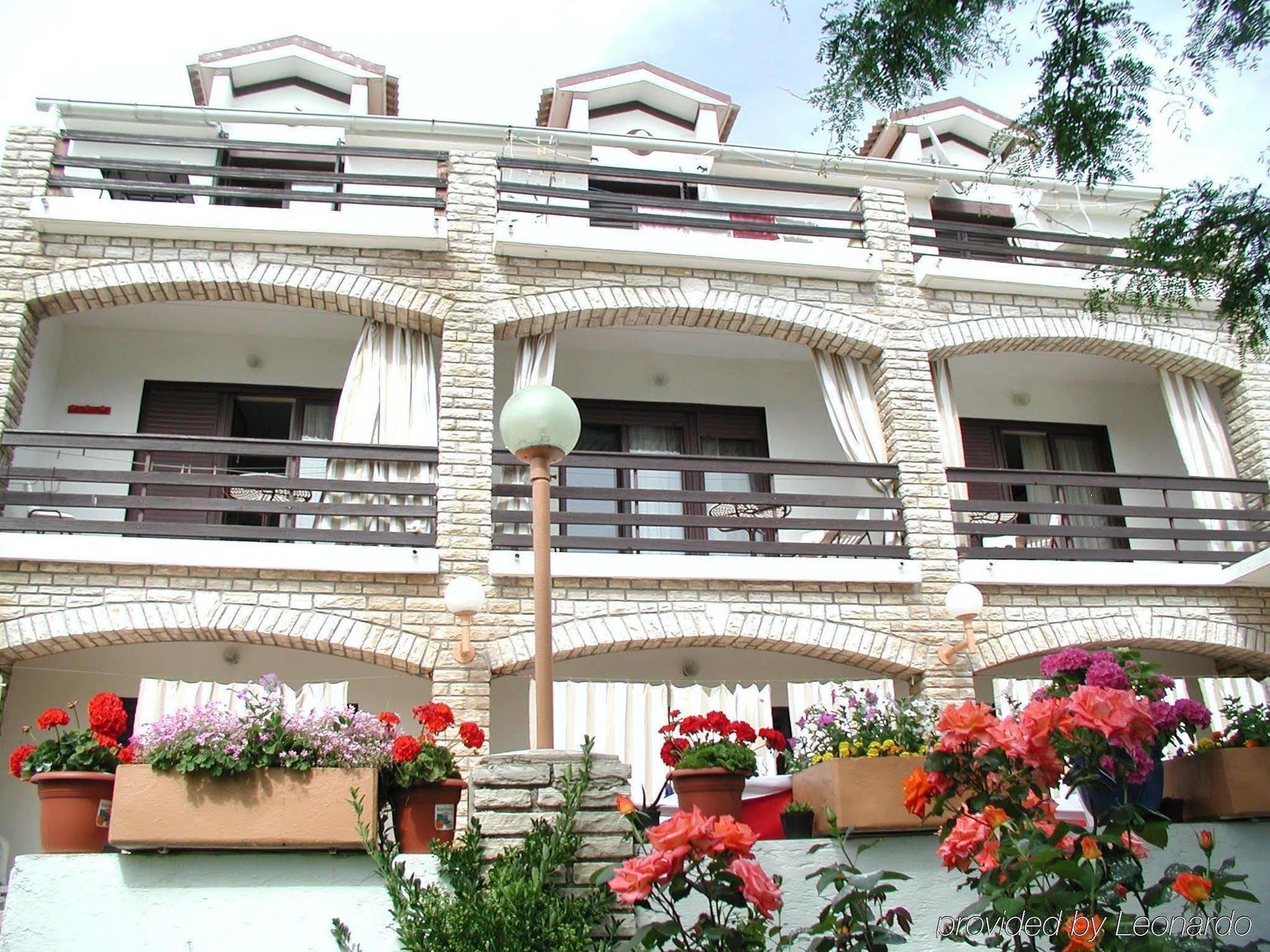 Hotel Tony Паг Экстерьер фото